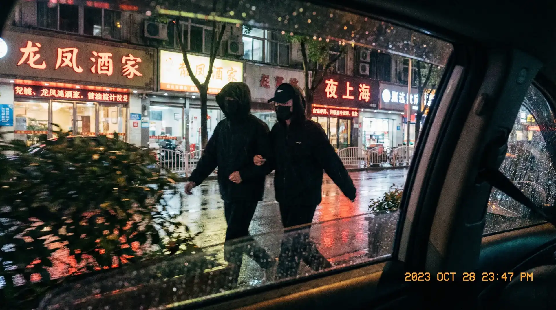 黄金软件下载3.0.3免费安装 - 顶流明星深夜密会现场抓拍照片